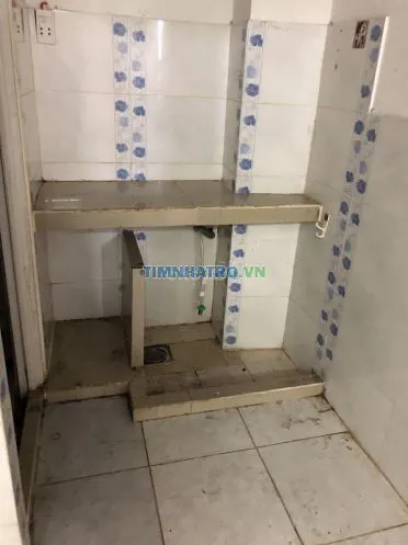 Phòng trọ rất rộng và đẹp, có gác, kệ bếp, wc