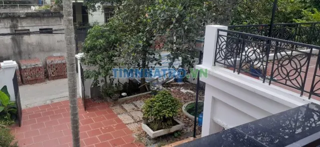 Cho thuê nhà mới xây sân vườn rộng