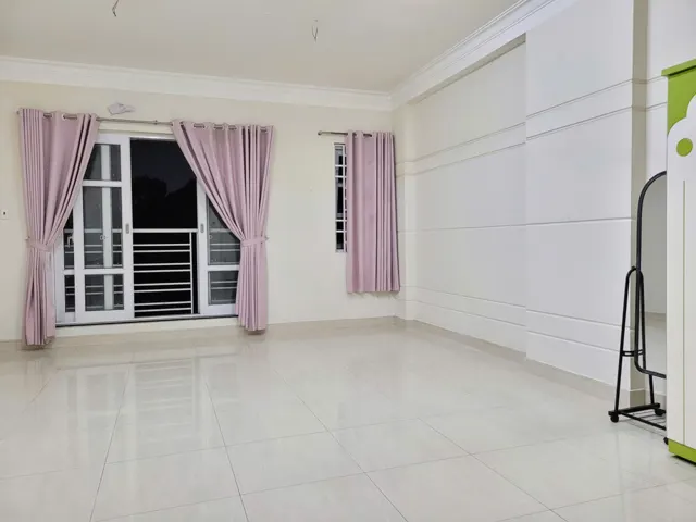 Phòng trọ 35m2 giá rẻ có ban công đối diện công viên Lê Thị Riêng Q3