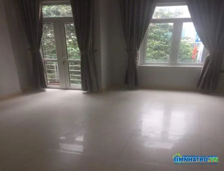 Q.1, ngã 6 phù đổng, phòng riêng, đủ tiện nghi 3.2tr/ tháng