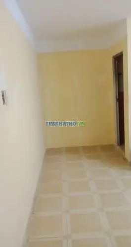 Phòng trọ bình dân mới sửa đối diện bx ngã tư ga