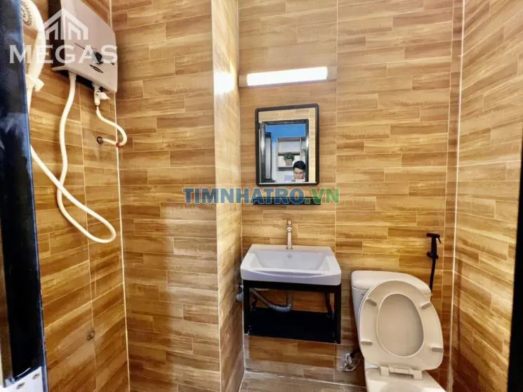 Căn hộ ở được 4 người gần ngã 6 phù đổng quận 1 - máy giặt riêng, có ban công!!