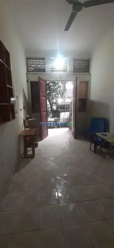 Cho thuê nhà tầng 2 60m2 3 phòng ngủ