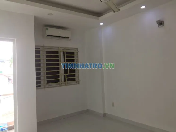 Tìm nữ ở ghép q4, giá 1tr75 người 1:1, máy lạnh, nước nóng, tủ, giờ tự do, có lan can, sân thượng th