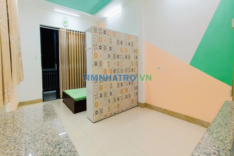 PHÒNG  NỮ  - 2 CỬA SỔ - BAN CÔNG RỘNG - WC RIÊNG – CHỈ TÍNH ĐIỆN NƯỚC