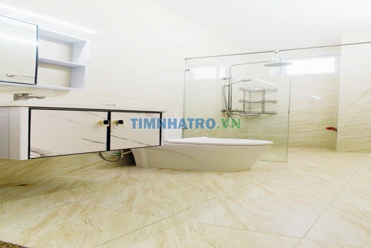 PHÒNG  NỮ  - 2 CỬA SỔ - BAN CÔNG RỘNG - WC RIÊNG – CHỈ TÍNH ĐIỆN NƯỚC