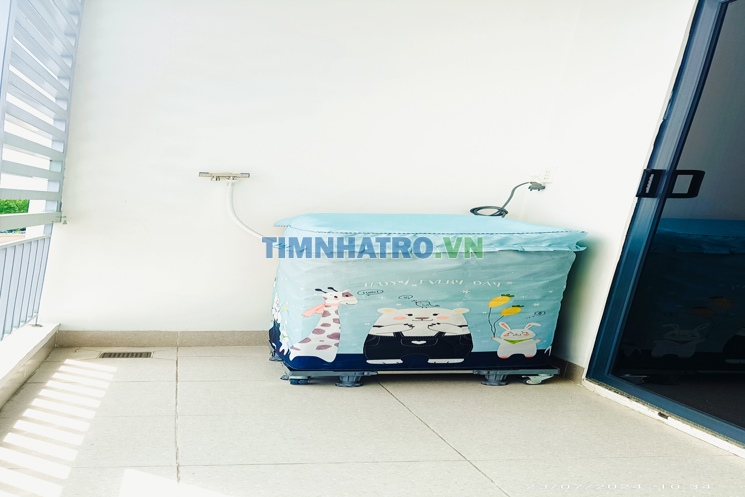 PHÒNG  NỮ  - 2 CỬA SỔ - BAN CÔNG RỘNG - WC RIÊNG – CHỈ TÍNH ĐIỆN NƯỚC