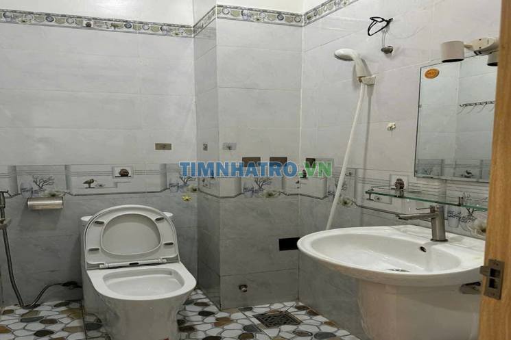 Nhà cho thuê mặt tiền đường số 7 P. Linh Trung. 2 tầng có 2pn2wc giá 8tr. LH 0964762748