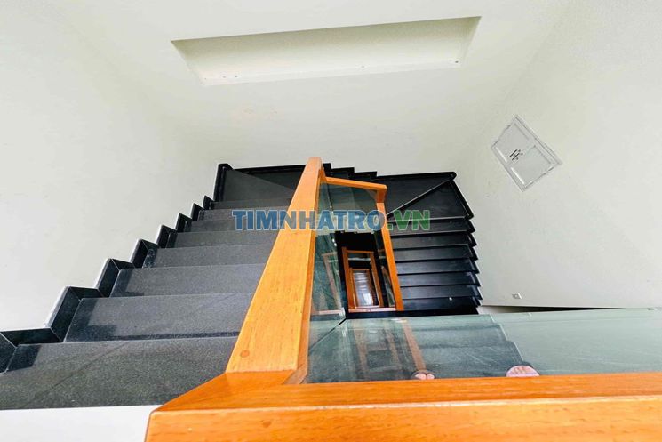 Nhà mặt tiền Đường số 13 p. linh trung, 3 Tầng sd 200m2 có 6pn 4wc giá 16tr/tháng