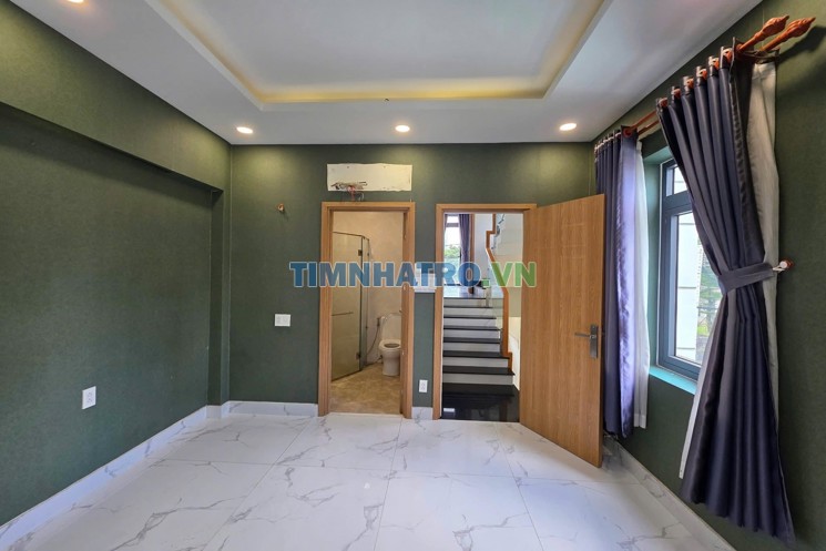 Nhà cho thuê đường Võ Văn Ngân, P. Linh Chiểu. SD 180m2 có 3 tầng, 3pn3wc giá 16tr/tháng