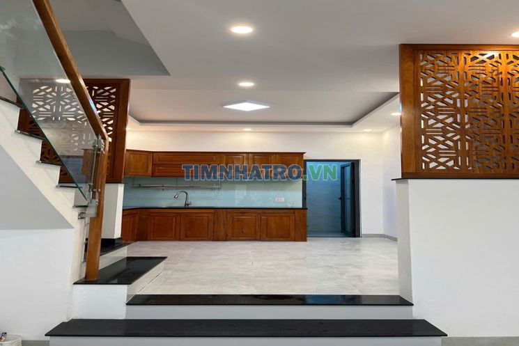 Nhà cho thuê hẻm 55 đường Cây keo, p. Tam Phú. 3 Tầng sd 160m2 có 4PN 5WC giá 16tr/tháng