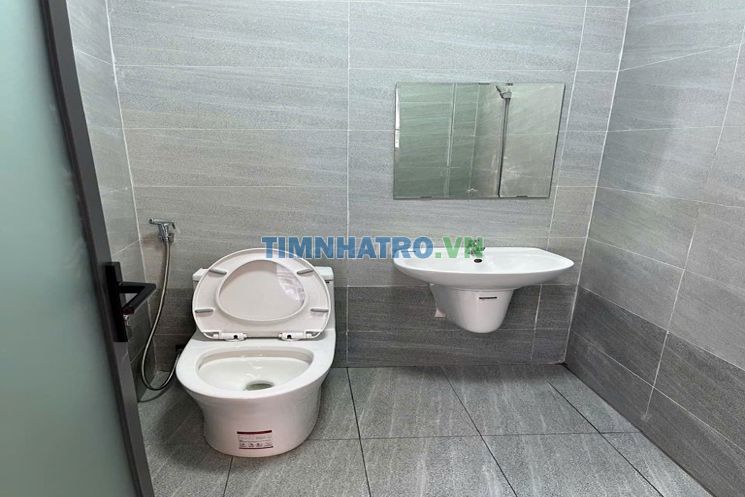 Nhà cho thuê hẻm 55 đường Cây keo, p. Tam Phú. 3 Tầng sd 160m2 có 4PN 5WC giá 16tr/tháng