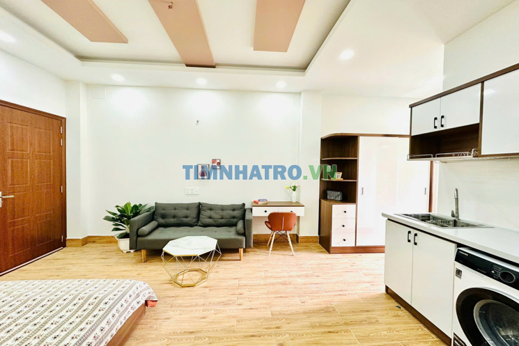 Căn Hộ Đẹp, Thang Máy, Giá Chỉ 6 Triệu/tháng - Mặt Tiền Lạc Long Quân!