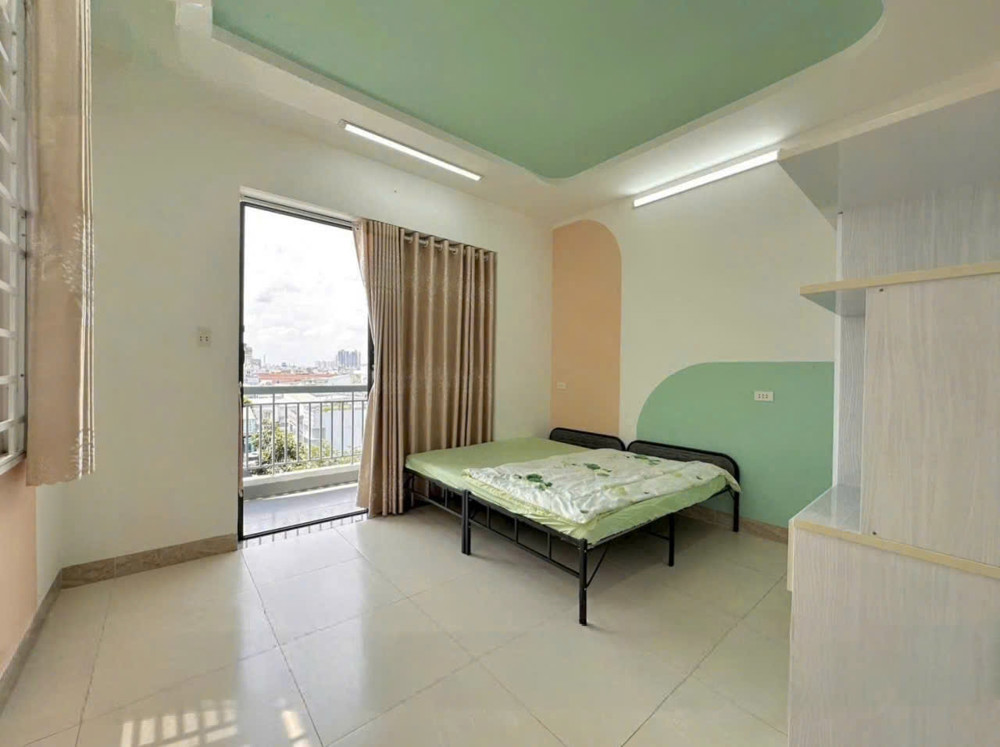 PHÒNG NỮ - 2 CỬA SỔ - BAN CÔNG - WC RIÊNG – CHỈ TÍNH ĐIỆN NƯỚC
