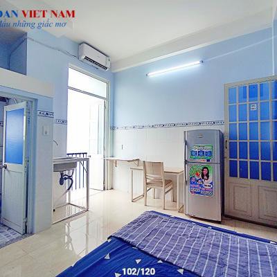 Cho thuê phòng trọ có ban công full nội thất giá 4tr cách ĐH Tài chính - Marketing 900m