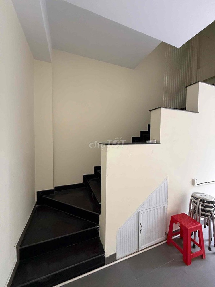 CHO THUÊ NHÀ MẶT TIỀN ĐƯỜNG CHƯƠNG DƯƠNG, P. LINH CHIỂU. 3 TẦNG CÓ 5PN 3WC GIÁ 28TR/THÁNG, SÂN ĐẬU O