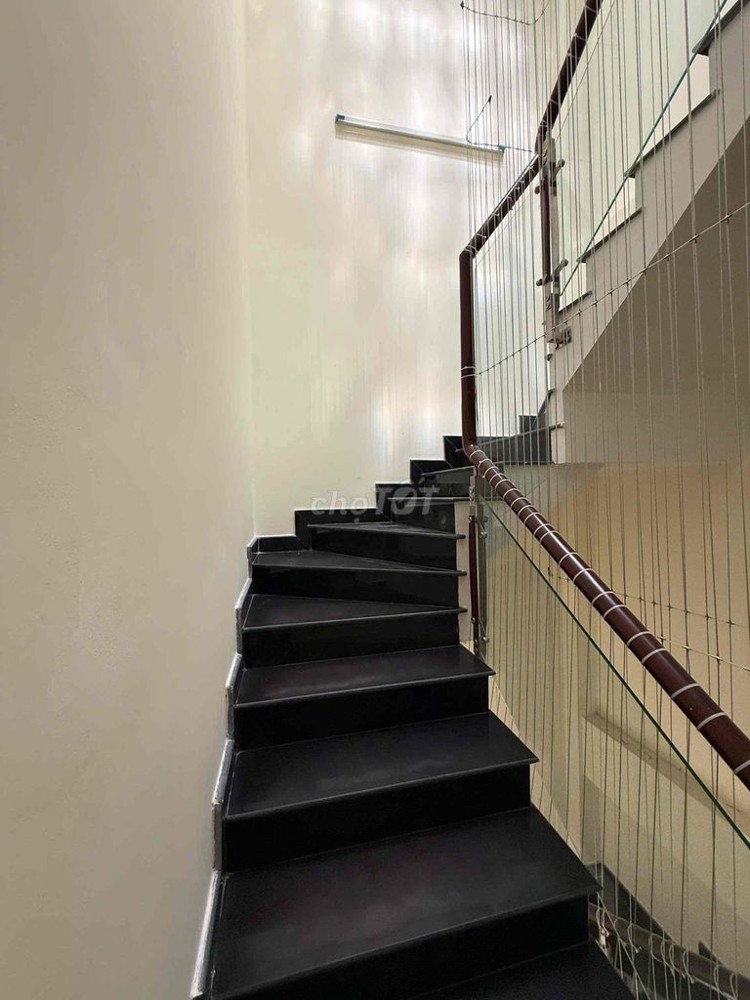 CHO THUÊ NHÀ MẶT TIỀN ĐƯỜNG CHƯƠNG DƯƠNG, P. LINH CHIỂU. 3 TẦNG CÓ 5PN 3WC GIÁ 28TR/THÁNG, SÂN ĐẬU O