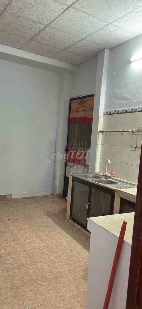 Cho thuê nhà hẻm 3m P. Linh Chiểu Thủ Đức gần Võ Văn Ngân. DT 120m2 có sân rộng, 2pn1wc giá 7tr