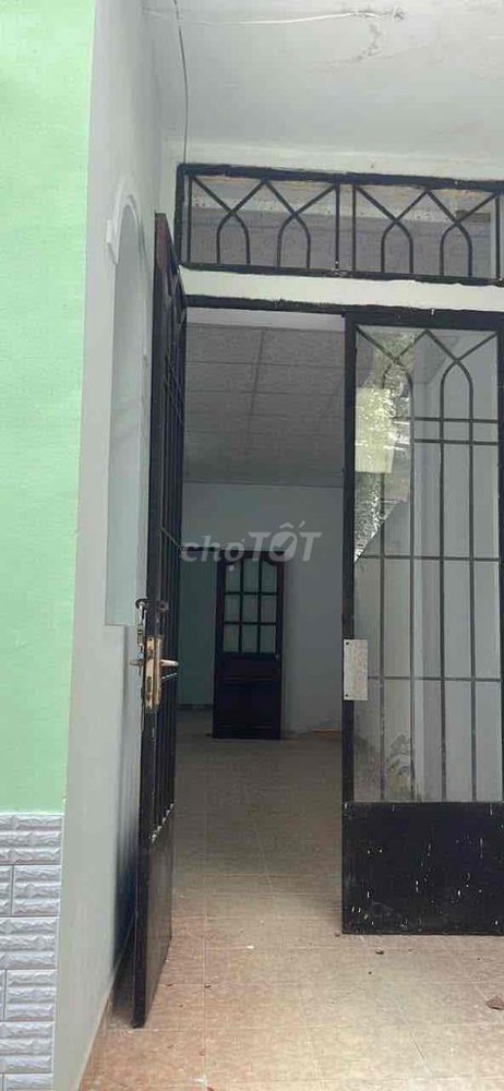 Cho thuê nhà hẻm 3m P. Linh Chiểu Thủ Đức gần Võ Văn Ngân. DT 120m2 có sân rộng, 2pn1wc giá 7tr