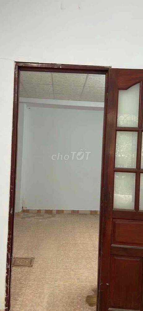 Cho thuê nhà hẻm 3m P. Linh Chiểu Thủ Đức gần Võ Văn Ngân. DT 120m2 có sân rộng, 2pn1wc giá 7tr