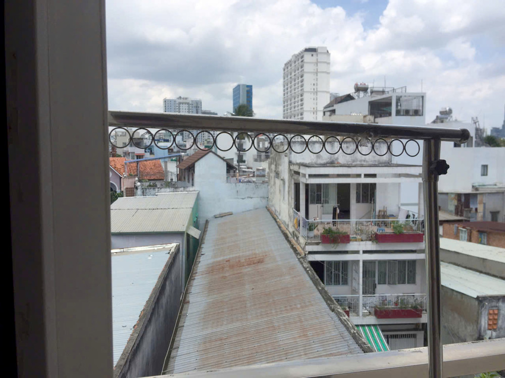 ở ghép1:1 Quận4 giờ tự do, 1tr75/ng, máy nóng lạnh, sạch sẽ lan can sân thượng