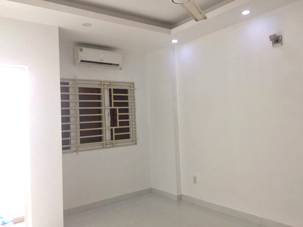 ở ghép1:1 Quận4 giờ tự do, 1tr75/ng, máy nóng lạnh, sạch sẽ lan can sân thượng