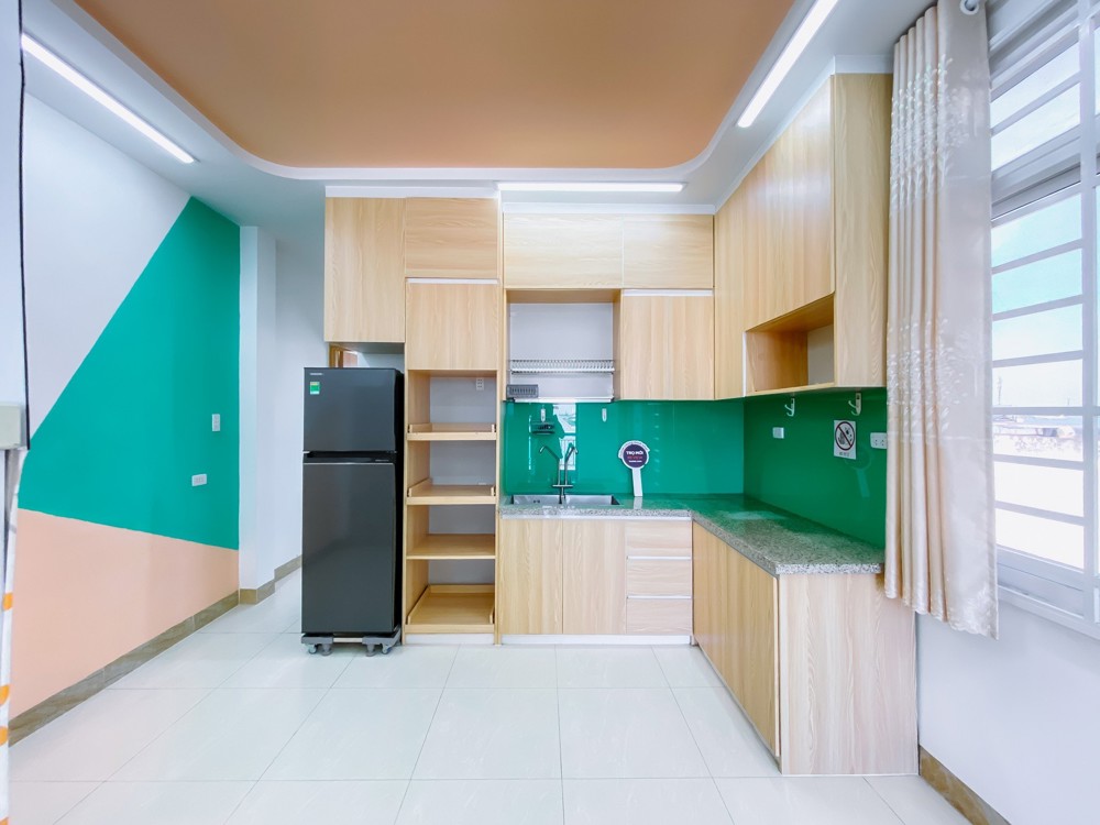 PHÒNG NỮ- 2 CỬA SỔ - BAN CÔNG - WC RIÊNG -CHỈ TÍNH ĐIỆN NƯỚC