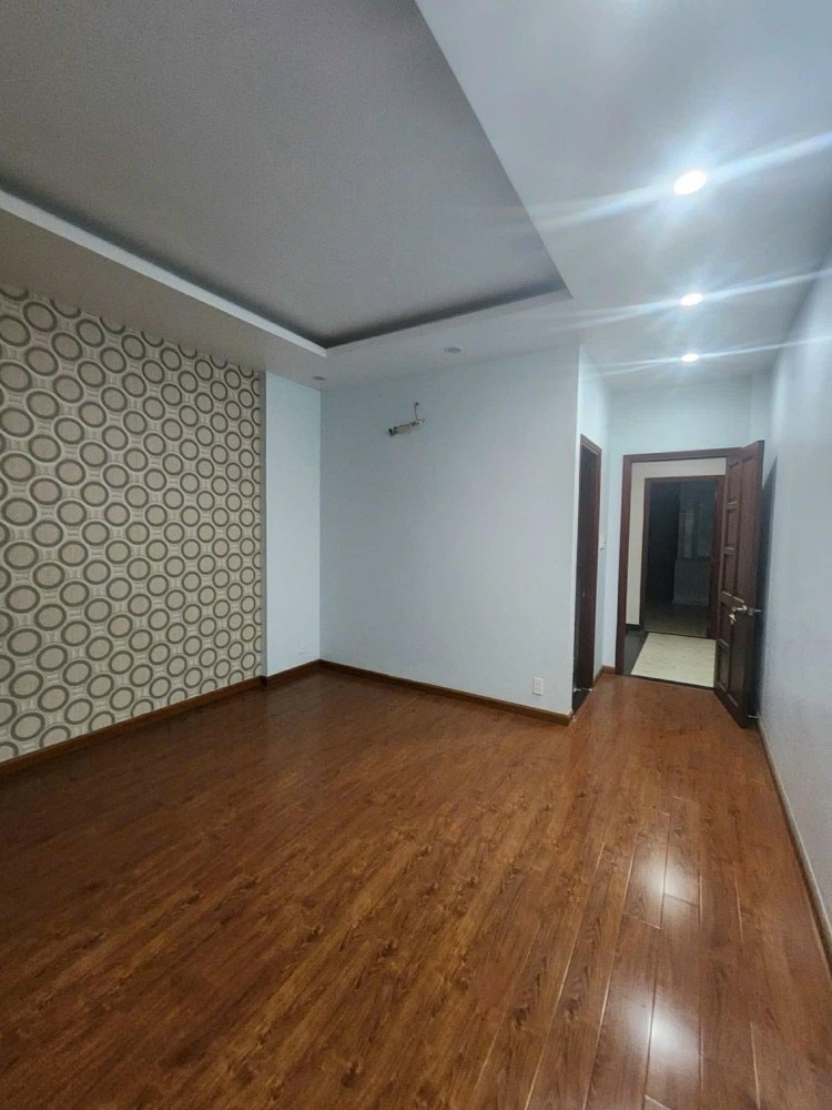 CHO THUÊ NHÀ NGUYÊN CĂN ĐƯỜNG SỐ 22 P.LINH ĐÔNG. CÓ 4PN 6WC GIÁ 13TR/tháng