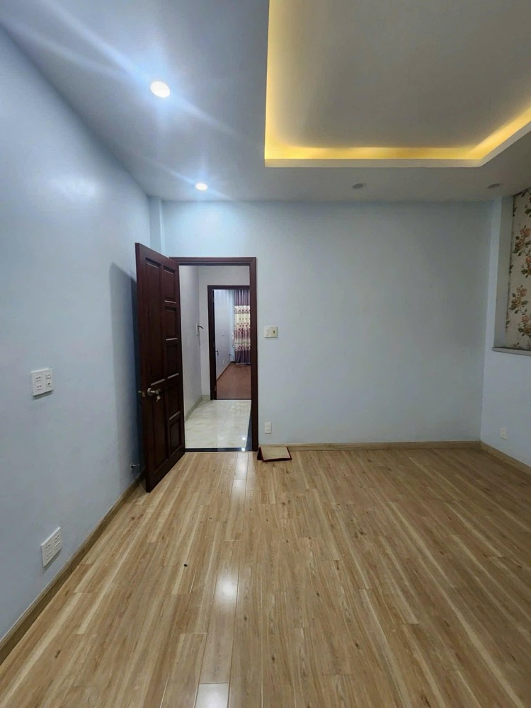 CHO THUÊ NHÀ NGUYÊN CĂN ĐƯỜNG SỐ 22 P.LINH ĐÔNG. CÓ 4PN 6WC GIÁ 13TR/tháng