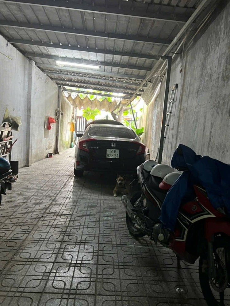 Nhà nguyên căn Đường số 2 p. Trường Thọ – DT 110m2 Gốm sân rộng, 1pn1wc + gác. Giá 10tr