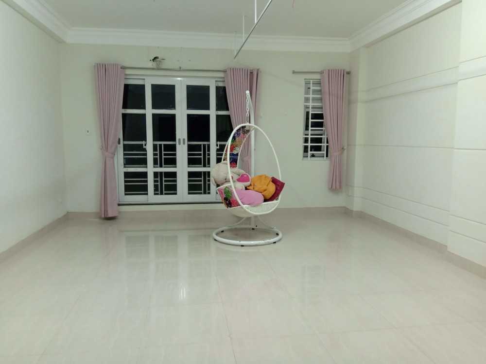 Phòng trọ có ban công mới sạch đẹp giá rẻ 35m2 Quận 3 gần khu vui chơi thỏ trắng