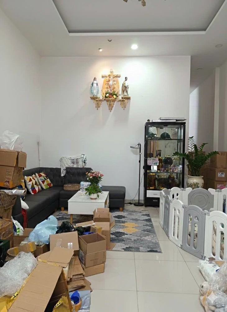 Cho thuê nhà 2pn2wc DT 100m2 Có nội thất, 3 máy lạnh hẻm đường xe tải lớn giá 9tr