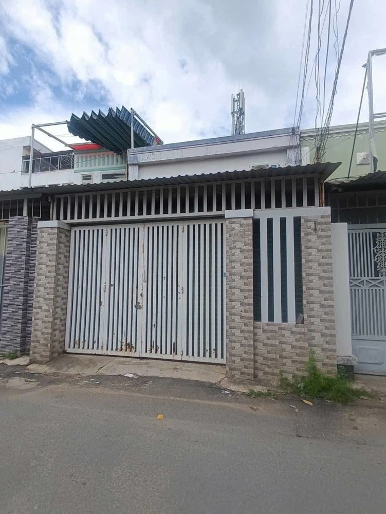 Cho thuê nhà 2pn2wc DT 100m2 Có nội thất, 3 máy lạnh hẻm đường xe tải lớn giá 9tr