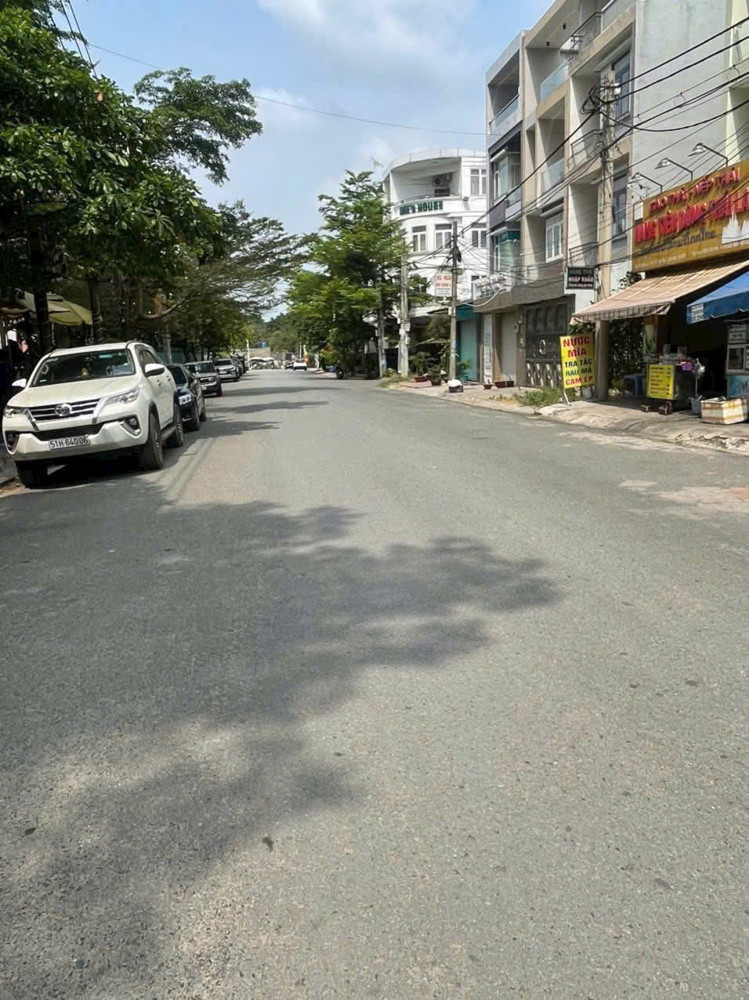 Cho thuê nhà MT đường D1,  P. Linh Tây Thủ Đức - 100m2 có 4pn4wc giá thuê 25tr/tháng