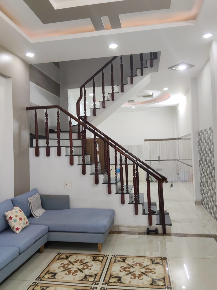 Cho thuê nhà nguyên căn 3 tầng hẻm Kha Vạn Cân P. Linh Đông Thủ Đức 3PN 3WC giá 10tr/tháng