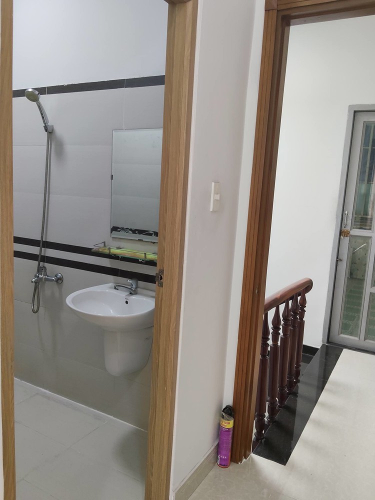 Cho thuê nhà nguyên căn 3 tầng hẻm Kha Vạn Cân P. Linh Đông Thủ Đức 3PN 3WC giá 10tr/tháng