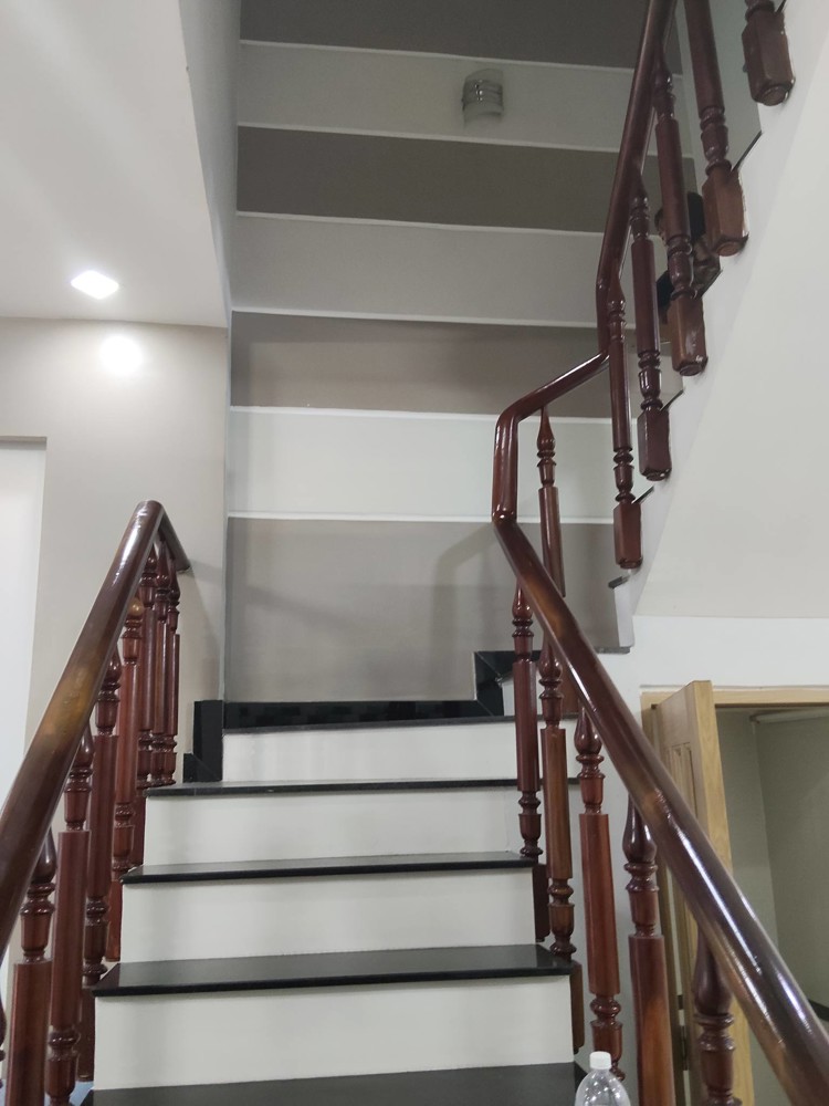 Cho thuê nhà nguyên căn 3 tầng hẻm Kha Vạn Cân P. Linh Đông Thủ Đức 3PN 3WC giá 10tr/tháng