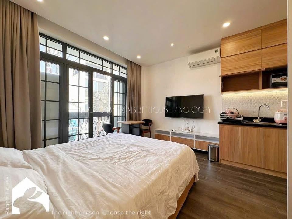 CHO THUÊ PHÒNG FULL NỘI THẤT BANCOL GẦN SÂN BAY TÂN SƠN NHẤT Q. TÂN BÌNH