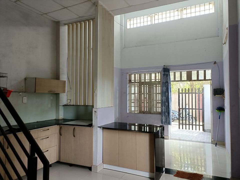 Cho thuê nhà đường 42, P.Hiệp Bình Chánh, TP.Thủ Đức – (4×16m), 2PN, hẻm xe hơi, giá 7.5tr/tháng