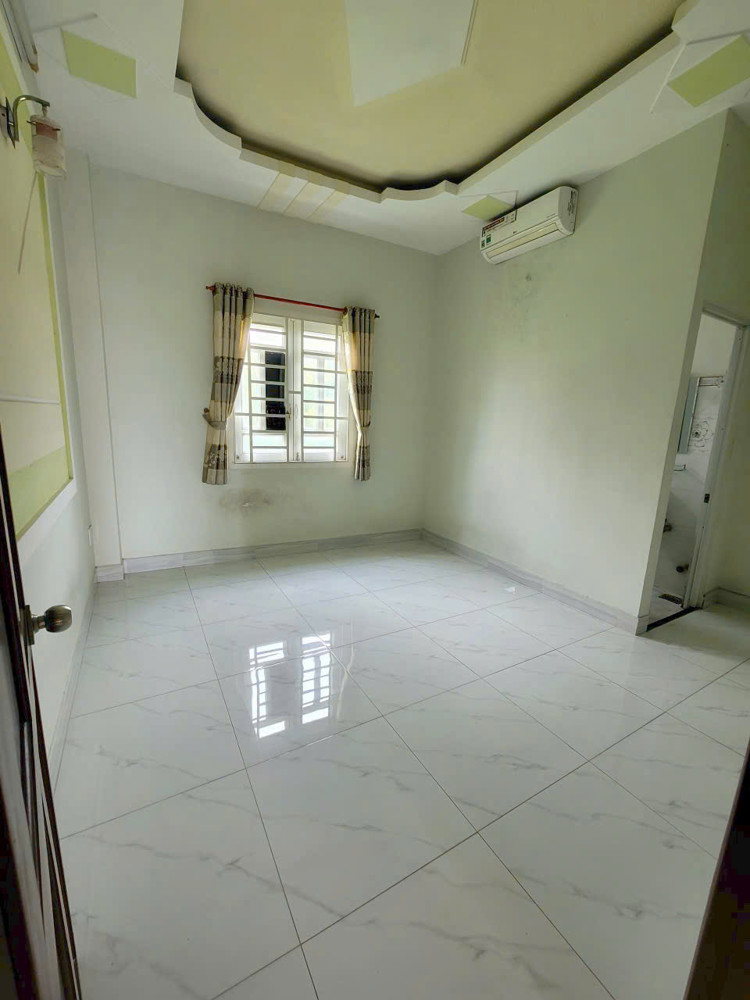 Cho thuê nhà QL13, P.Hiệp Bình Phước (Cũ) – 3 Tầng + Sân Thượng, 4PN - 4WC, đậu ô tô, 12tr/tháng