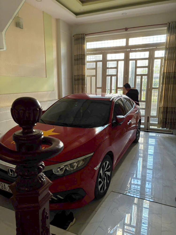 Cho thuê nhà QL13, P.Hiệp Bình Phước (Cũ) – 3 Tầng + Sân Thượng, 4PN - 4WC, đậu ô tô, 12tr/tháng