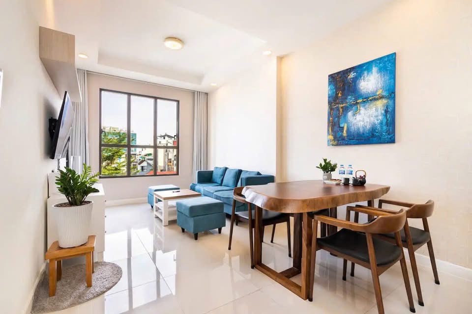 CHO THUÊ PHÒNG 1 PHÒNG NGỦ BAN CÔNG GẦN NHÀ GA T3, QTB