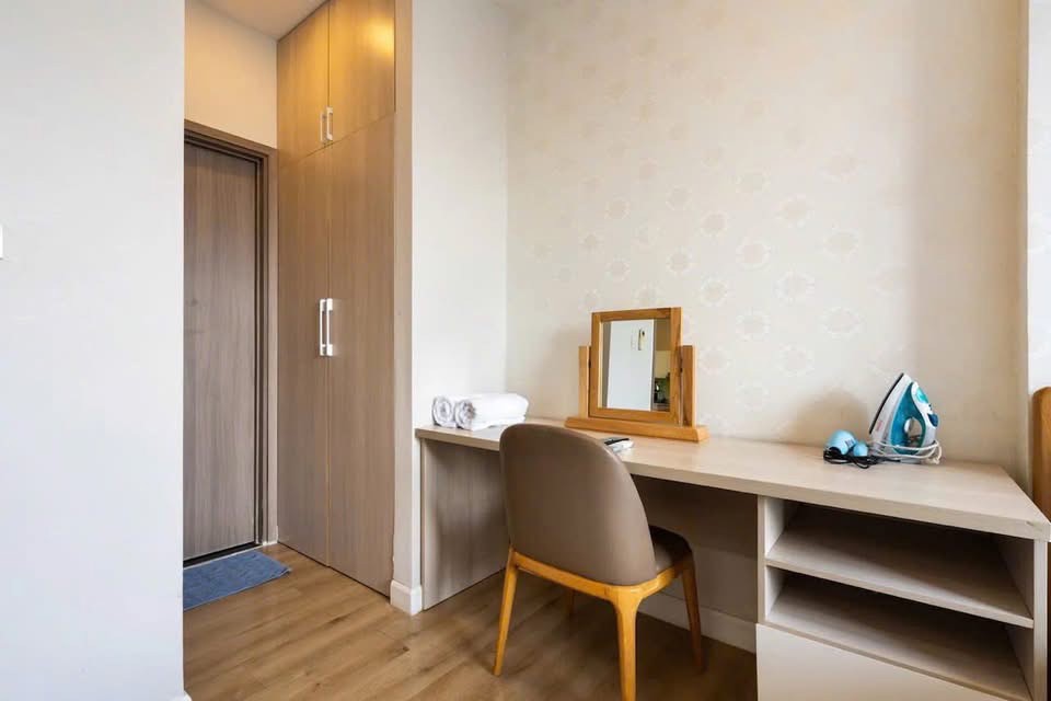 CHO THUÊ PHÒNG 1 PHÒNG NGỦ BAN CÔNG GẦN NHÀ GA T3, QTB