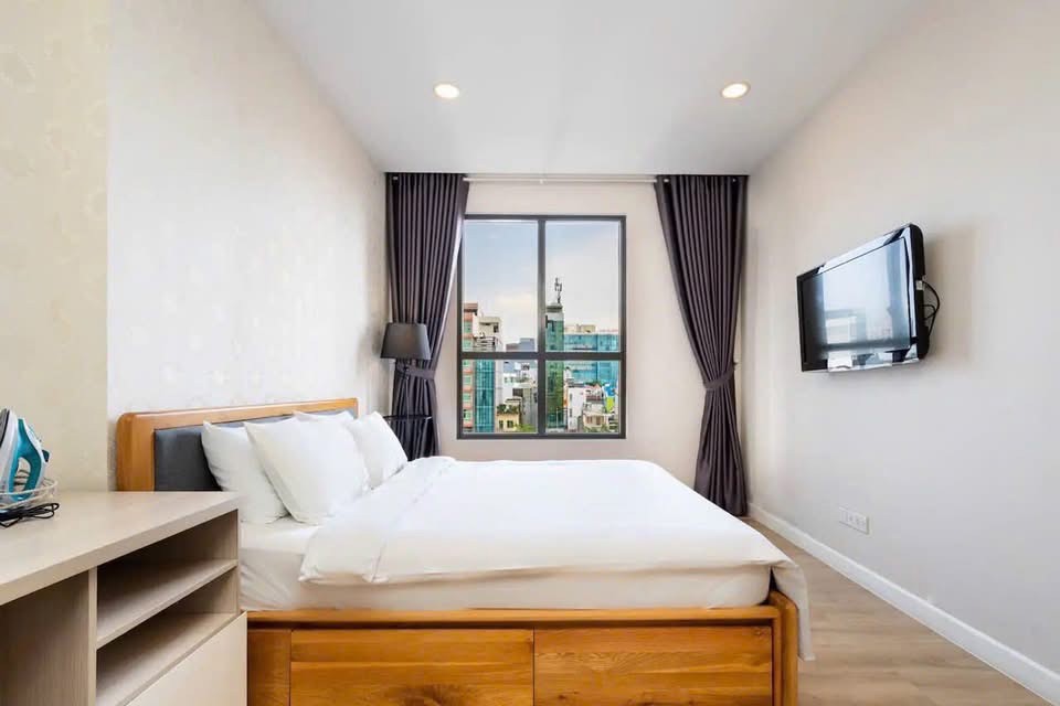 CHO THUÊ PHÒNG 1 PHÒNG NGỦ BAN CÔNG GẦN NHÀ GA T3, QTB