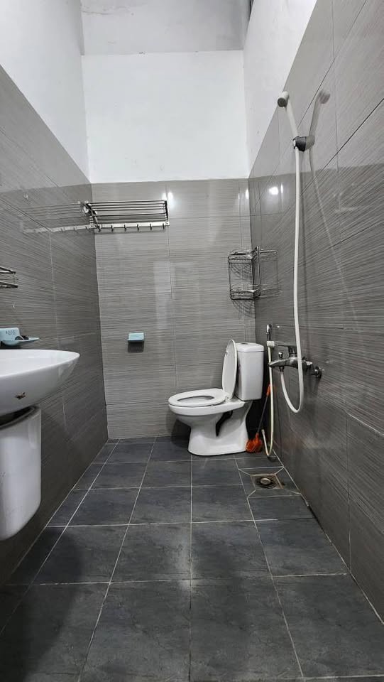 CHO THUÊ NHÀ Đường Linh Đông,  p. Linh Đông - DT 70m2 gồm 2pn2wc, Sân để được oto Giá 7.5tr/tháng