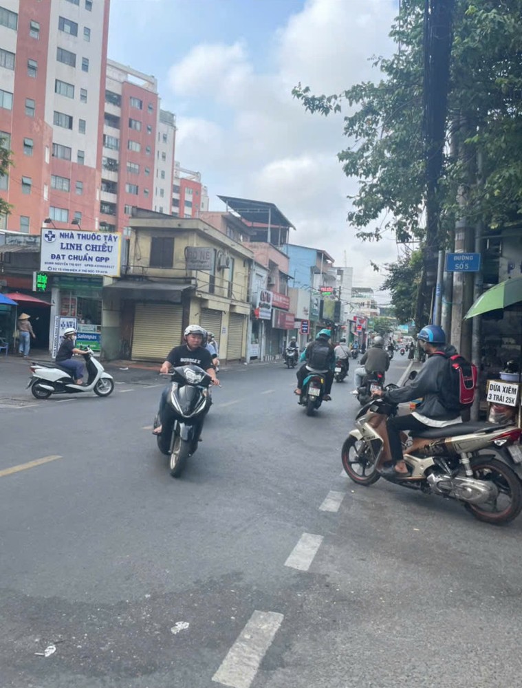 CHO THUÊ MẶT TIỀN KINH DOANH đường số 5 P. Linh Chiểu. DT 150m2 trống suốt. Giá 20tr/tháng