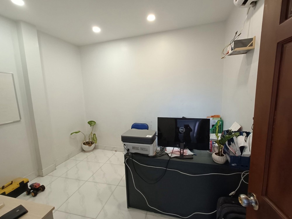 Cho thuê nhà 3 tầng gần Tây Hòa, đường 129, P. Long A – 200m2 – 3PN – xe hơi quay đầu – 10tr/tháng