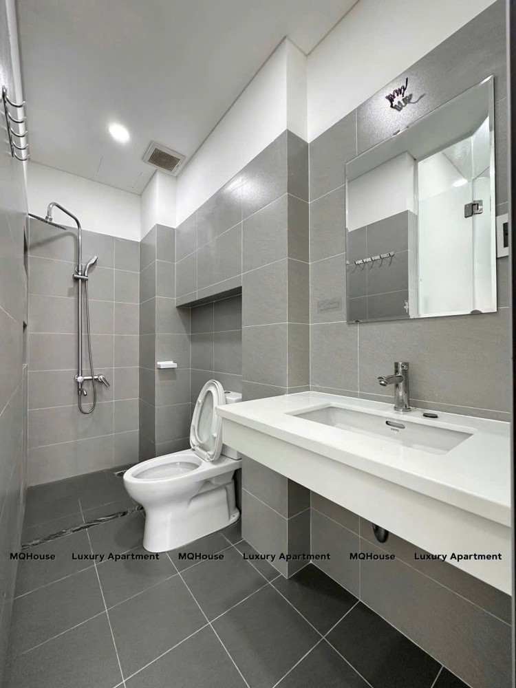 CĂN HỘ STUDIO BAN CÔNG FULL NỘI THẤT GIÁP Q3 _ CÁCH SÂN BAY TSN CHỈ VÀI PHÚT