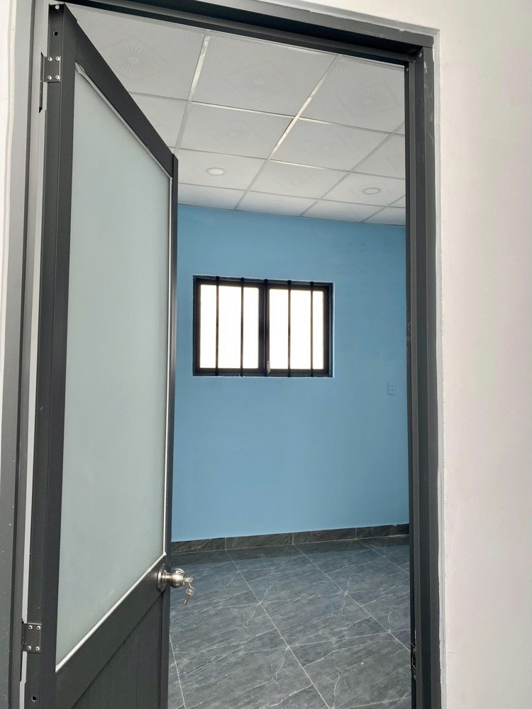 Cho thuê nhà nguyên căn Tô Ngọc Vân P.Linh Đông Thủ Đức 70m² 1 trệt 1 lửng 3PN2WC có sân giá 9tr/th