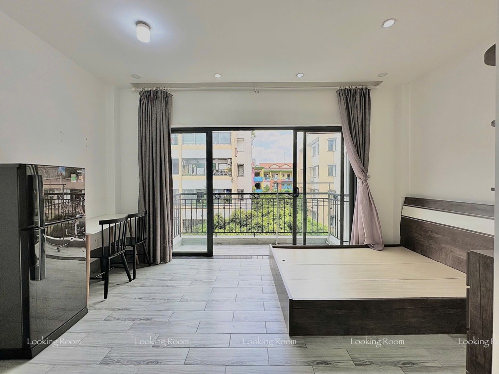 STUDIO BAN CÔNG FULL NỘI THẤT NGAY ĐH VĂN HIẾN - TÂN BÌNH